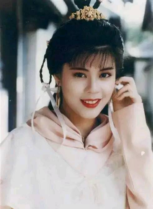 曾是tvb的当家花旦,《笑傲江湖》中任盈盈,今54岁的她谁还记得