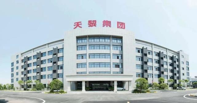 3月31日,天黎集团宣布,从4月1日起,其园区内的武汉天黎轮胎有限公司