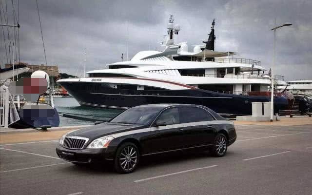 王健林的座驾是非常霸气的,他有一辆迈巴赫57s,这辆车是他在北京的