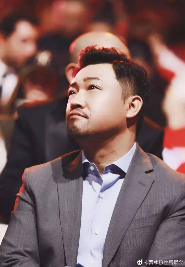 作为一个喜剧演员,最重要的就是要树立自己自己的风格,贾冰喜欢用飒