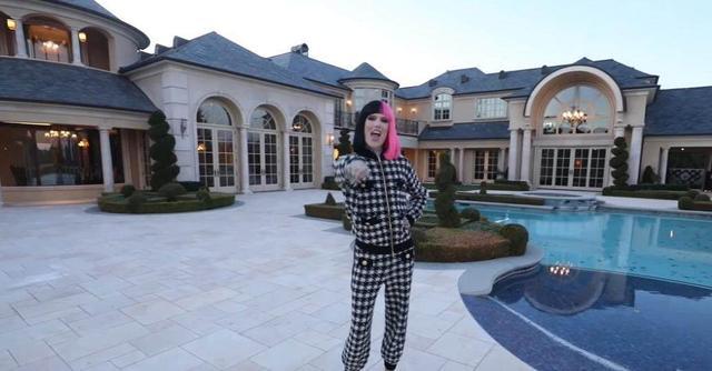 美妆网红j姐不顾疫情装新家,万平豪宅曝光,连墙纸都是范思哲