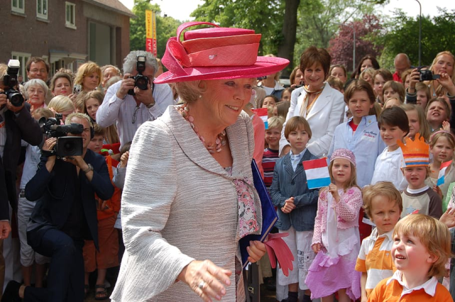 步入晚年的女王曾再次拜访辛格拉伦博物馆.