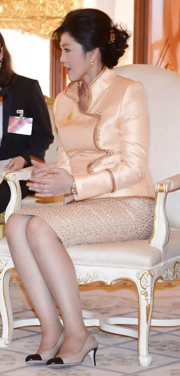 英拉之后又一位美女总统迅速蹿红,高颜值秀身材,离异还带两孩子