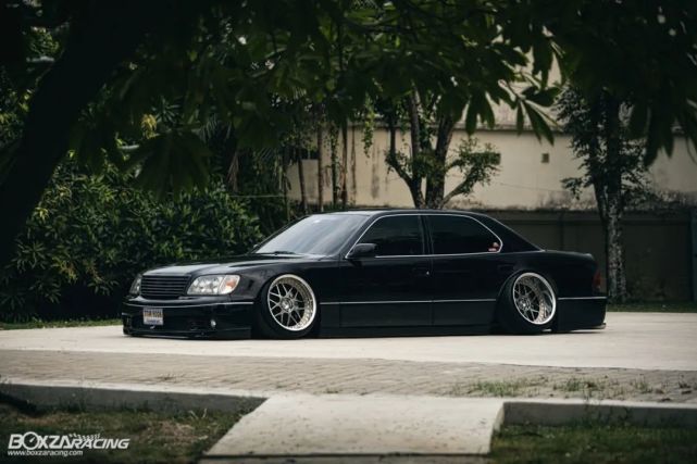 追求jdm风格vip,直接把雷克萨斯ls400改装成了"a"字型!