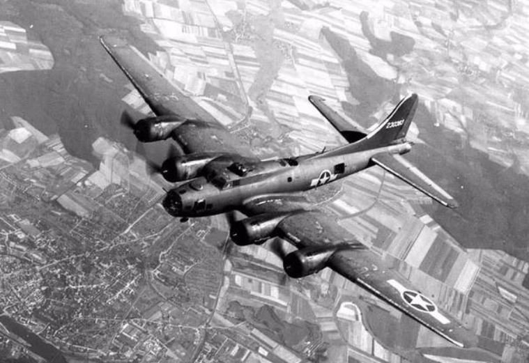 二战欧洲战场的明星,波音研制的重型轰炸机——b-17"飞行堡垒"