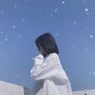 甜系少女心女生头像天空是蔚蓝色窗外有千纸鹤