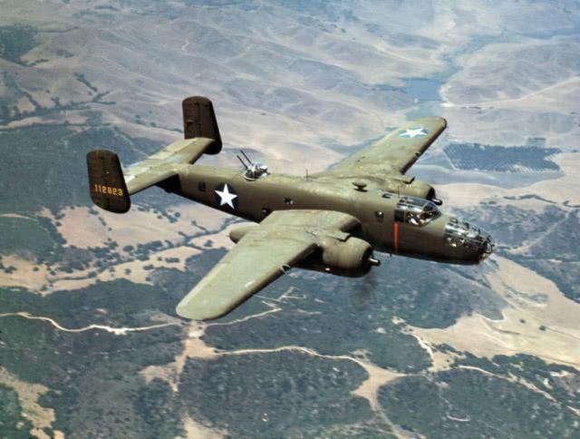 战场多面手二战中的明星中型轰炸机北美公司的b25米切尔