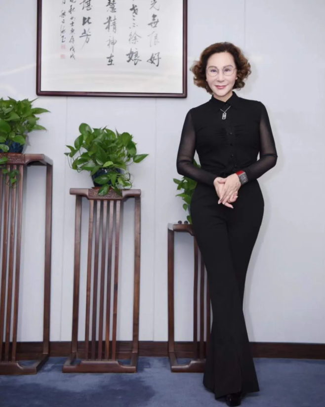 走南闯北再上线,商海女杰马小秋走向网红新路线!