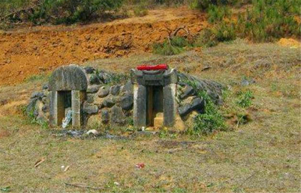 农村俗语"坟头塌消子孙稀,坟上无草绝家资",有道理吗?