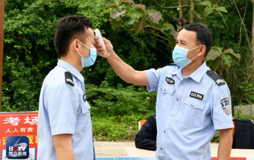 博白荣顺考场考生在考试时突发身体不适