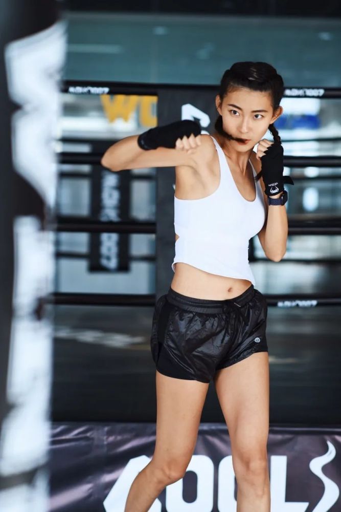 最美泰拳冠军,胖妞逆袭变女神…这对姐妹花活成让所有女人都羡慕的