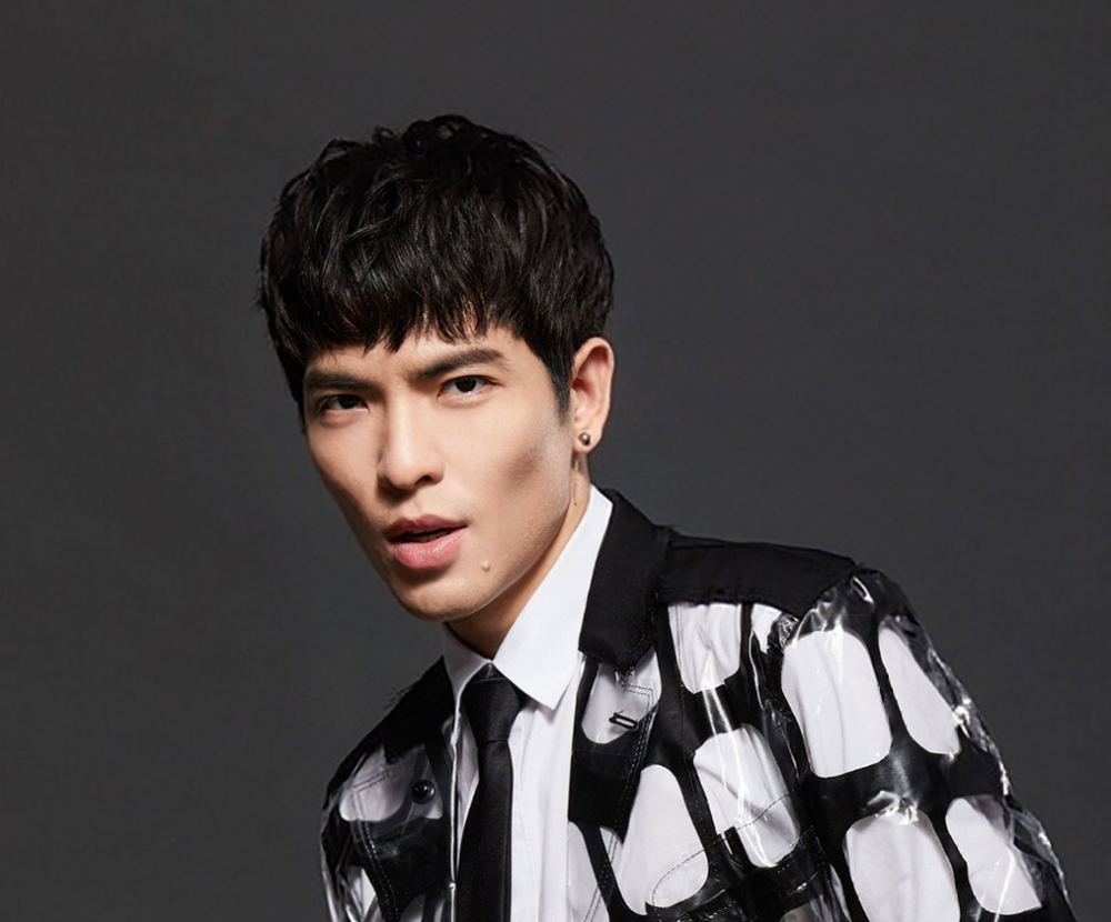 从摆地摊的穷孩子,到拥有八层豪宅,萧敬腾一手坏牌如何反转?_腾讯新闻