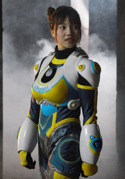 3年前这部国产奥特曼谁还记得女队员比奥特曼抢眼服装亮了