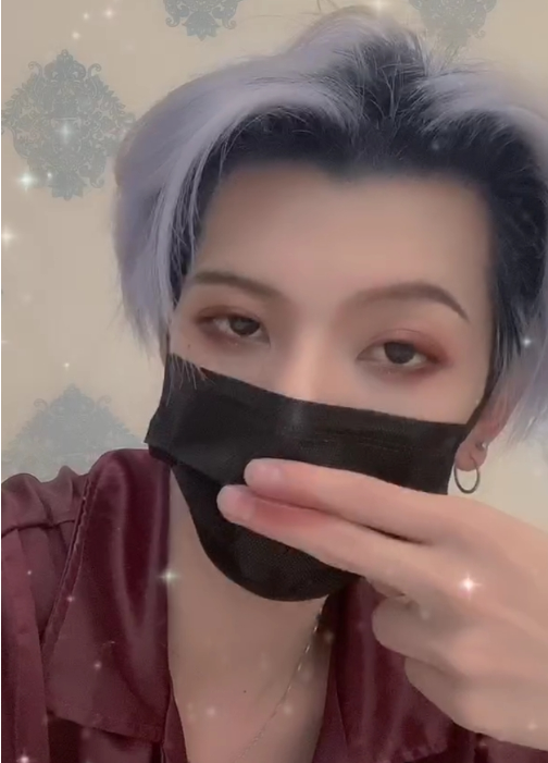 七鹤大人本想耍次帅,晒出楼梯间大片秀大长腿,结果被摄像出卖!