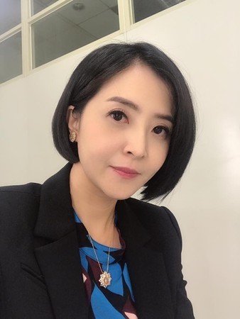 李亮瑾卵巢长14公分畸胎瘤 忍半年开刀:肿瘤已沾黏其他器官_腾讯新闻