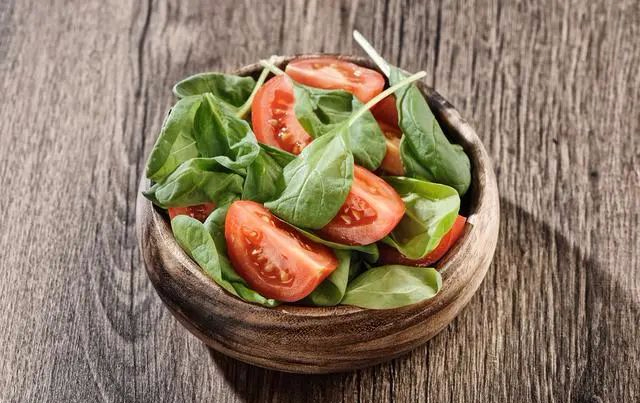 超级见效的瘦腿大法:芹菜加这些一个月狂瘦5cm,喝到自然瘦!