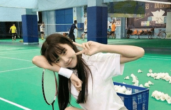 还记得被富豪看中的14岁剪刀手女孩吗曾承诺娶她为妻现状如何
