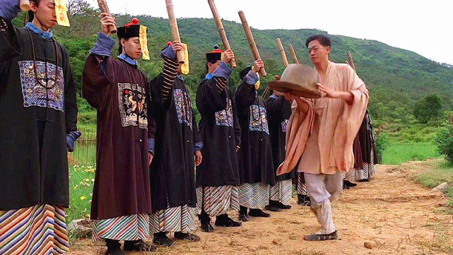 僵尸片中唯一一部没有林正英参演却也好看爆笑的僵尸叔叔