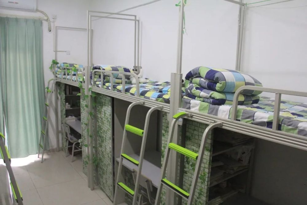 全力冲刺间隔就餐,光盘行动保持距离,锻炼身体升庵中学开校前,已通过