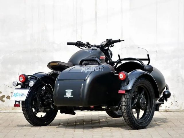 有颜值有内涵,买就对了,实拍长江bobber400边三轮摩托车!