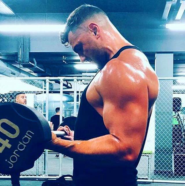 手臂无力,提不起重量?尝试这4个动作,帮你增长力量