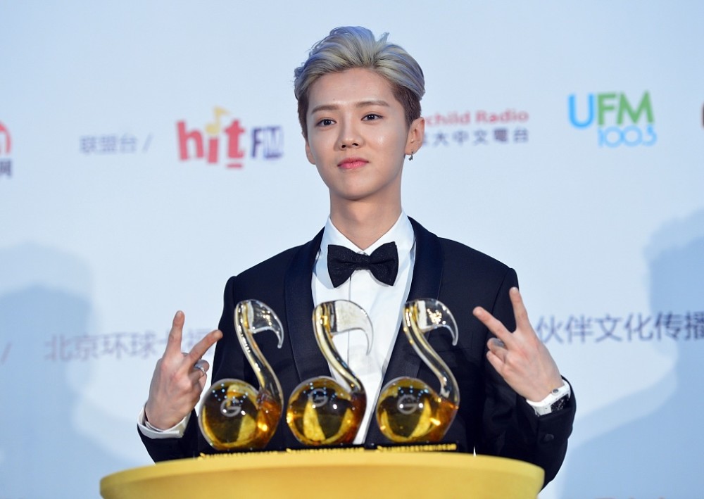 《少年的你》易烊千玺演技超一线流量明星,获得金像奖最佳新人奖