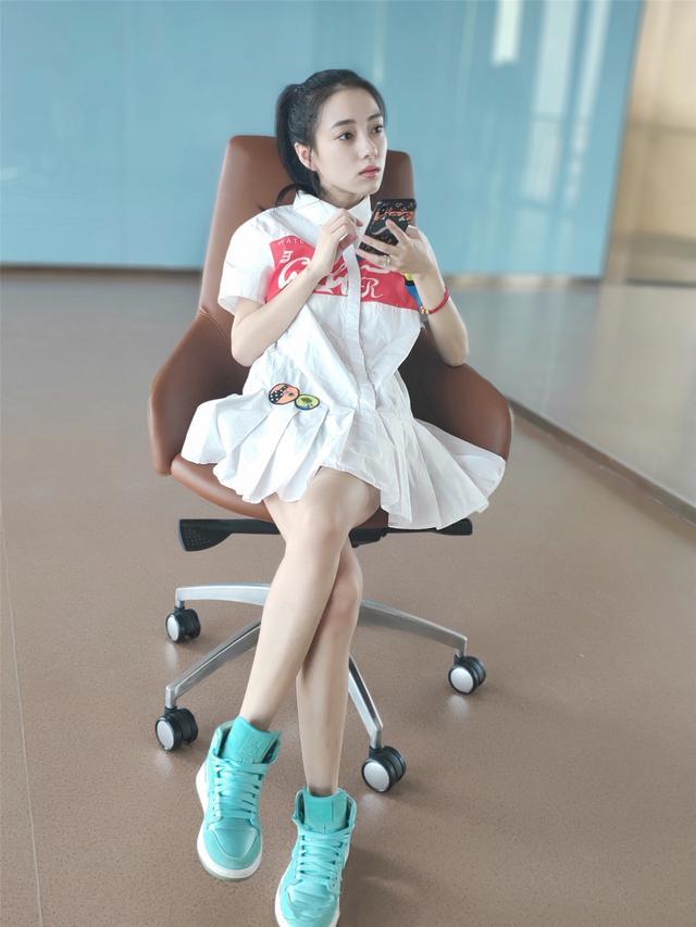 吴亦凡新恋情又是误会?叶可儿长相酷似秦牛正威,衣品穿搭俱佳