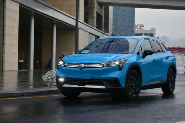 奶爸试驾广汽新能源aion lx 80d:一款让家人直呼过瘾的纯电"跑车"
