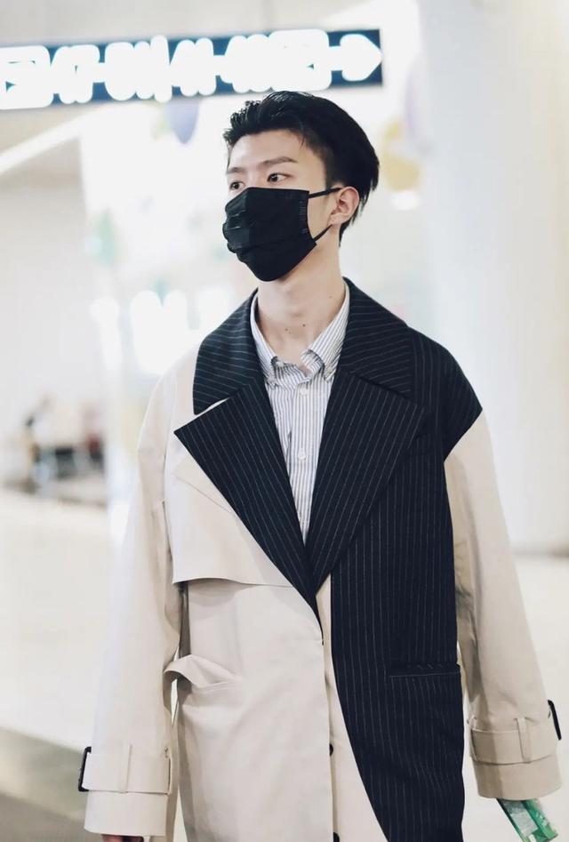 那么,可以在上面滑滑梯的溜肩,出现在男星身上时又是什么样子?