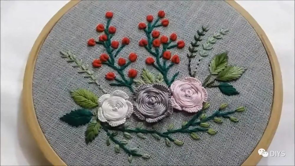 手工绣花的技巧,带你学习如何刺绣玫瑰花卉图案!