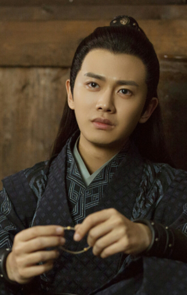 导演曾2次约他演陆大人他以带娃为由拒绝了任嘉伦赚到了