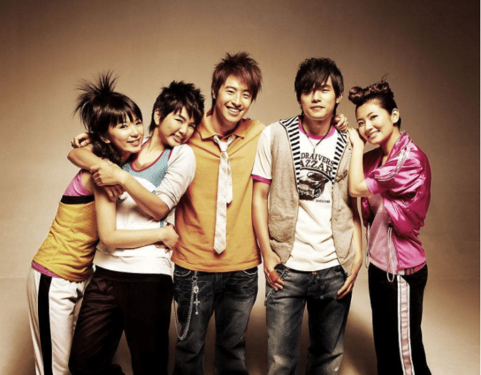 《安静了》《触电》《候鸟》《河滨公园》《热带雨林》,好几首现在都