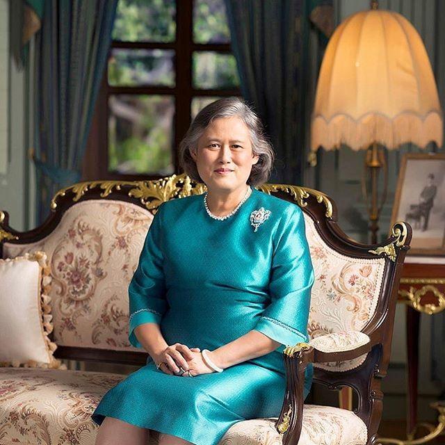 泰国王室官宣新照庆祝诗琳通公主65岁生日!罕见化了妆把人惊艳到