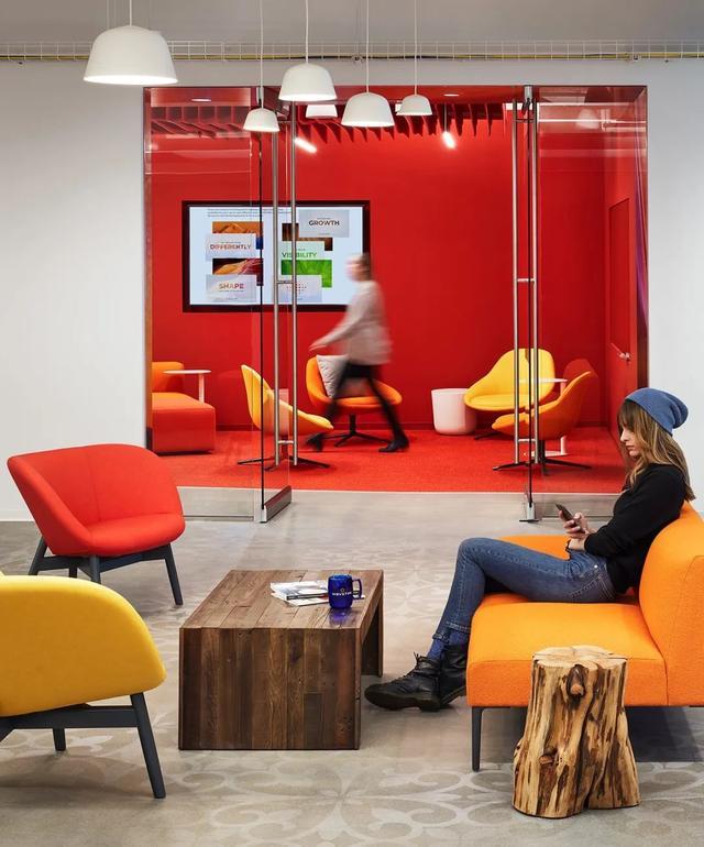 办公室色彩搭配设计这些好色的办公室美翻了