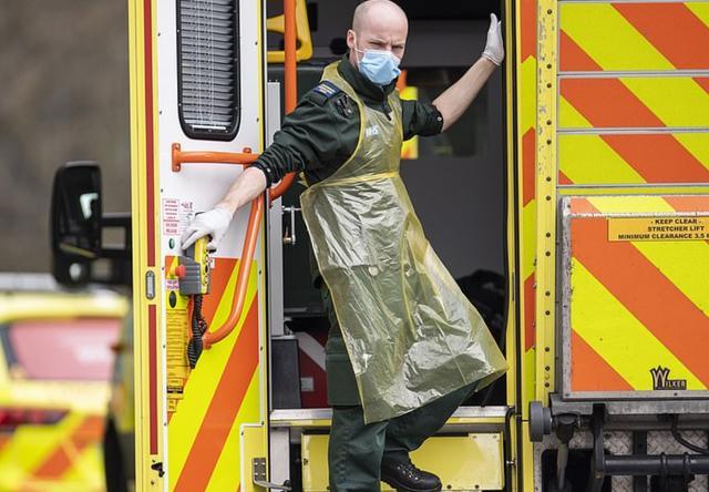 英国_社会|难兄难弟，美国之后英国疫情也反弹：推迟解封，公共场所强制戴口罩