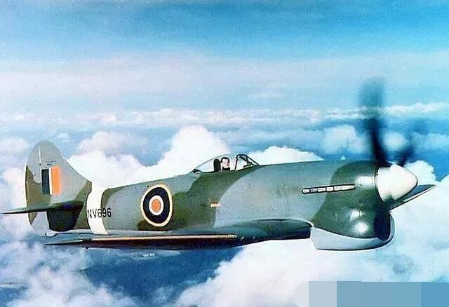 二战时英国空军的暴风和台风战机分别都是什么飞机