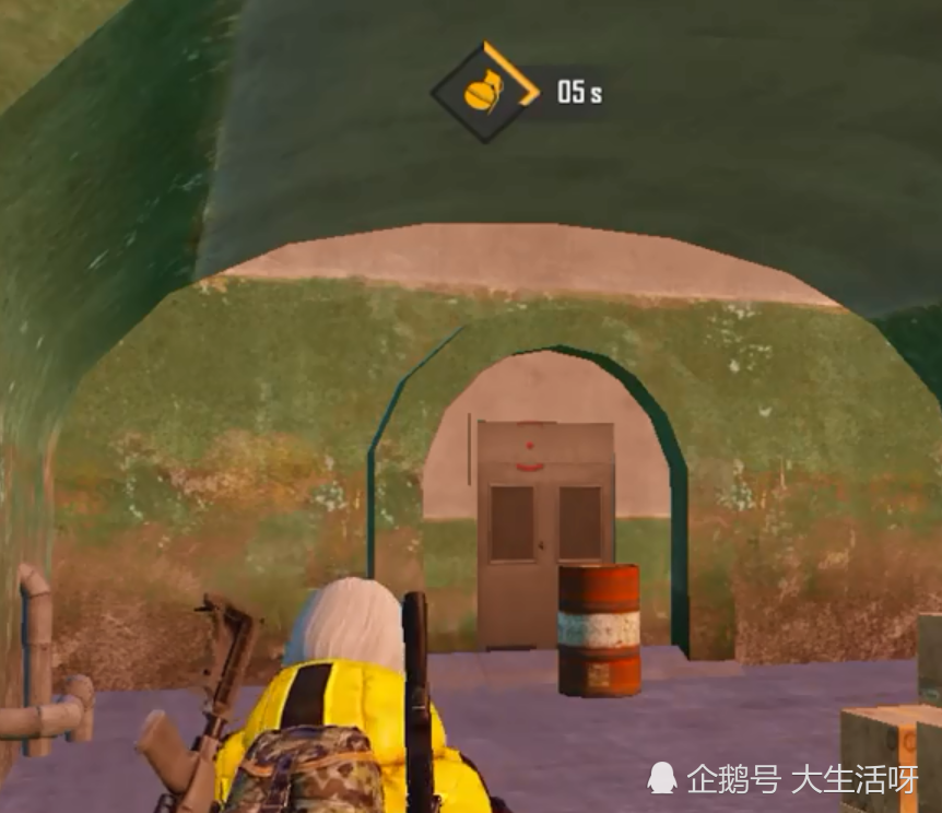 和平精英:防空洞口隐藏功能,这样的隐身效果,敌人能看见吗?