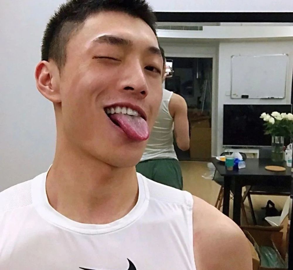 杭州精壮帅小伙靠大实力圈粉有图可鉴