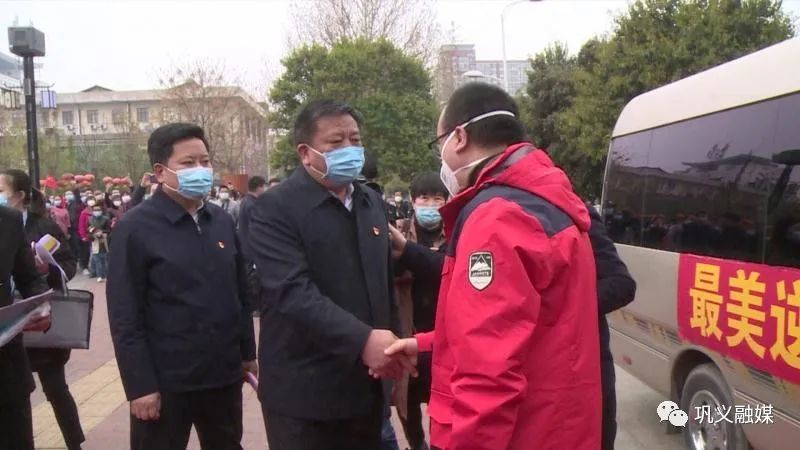 巩义市人民医院援鄂英雄翟龙飞圆满完成任务平安返回