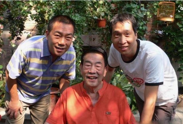 2004年,韩兆和杨议父子合作创作了都市喜剧《杨光的快乐生活》,他在剧