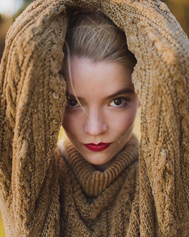 落入凡间的精灵安雅泰勒乔伊荧幕走红被赞美如画中仙女