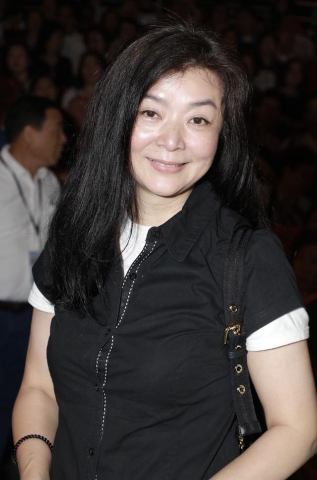 陈玉莲60岁生日大方晒近照无惧素颜出镜,隐退多年以助养孤儿为乐