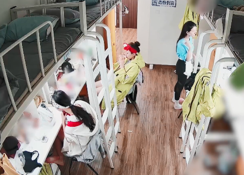 为啥《青你》拍宿舍要打码?看到清晰镜头下的样子,没眼看