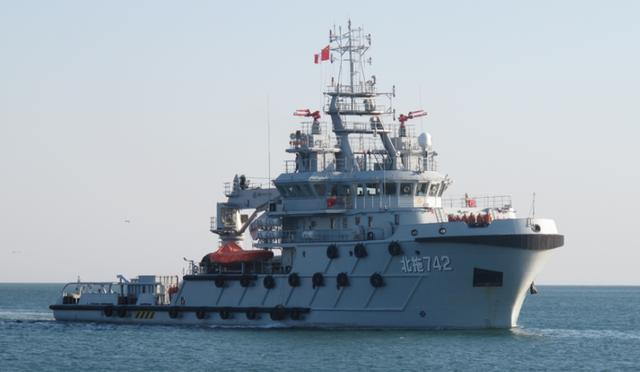 外形相似却有好多差别,中国海军拖轮如何才能做到一眼识别出来?