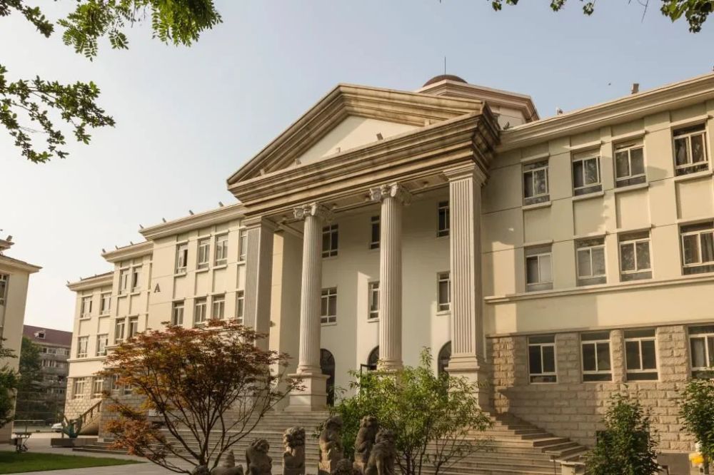 <a href=http://www.diyimeikao.com/meishuyuanxiao/tianjin/2020-03-31/76.html target=_blank class=infotextkey>天津美术学院</a>