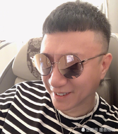 演员孙红雷晒自拍帅气满满网友网红栗子头的开山鼻祖