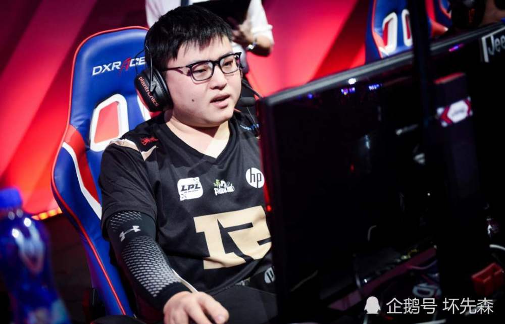 LPL春季赛Uzi离开后，小虎直播回应他离开后没人敢站出来说话