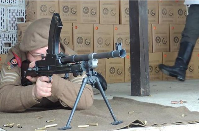 ls26机枪:该枪是芬兰在1925 年自行设计的一款轻机枪,型号是m26 ,又叫