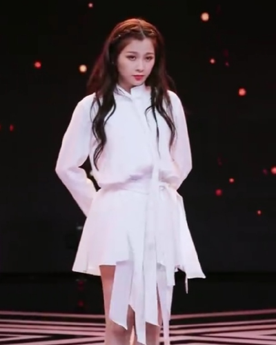 青你2公演舞台直拍赵小棠严肃看到王承渲不是真的吧