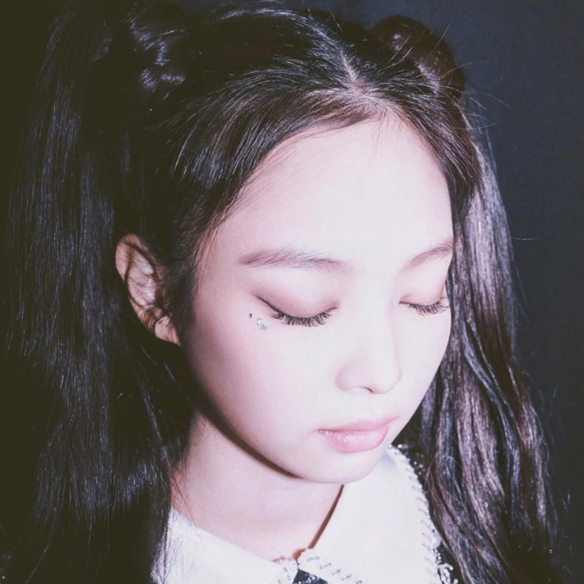 头像 盘点jennie这些年的双马尾造型